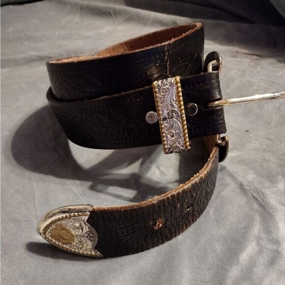 Vintage Crumrine buckle set and leather belt - Picture 2 of 8